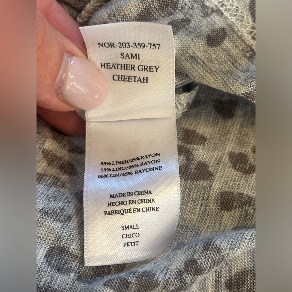 NWT sz S Rails Sami linen blend V neck leopard grey long sleeve top - Picture 2 of 6